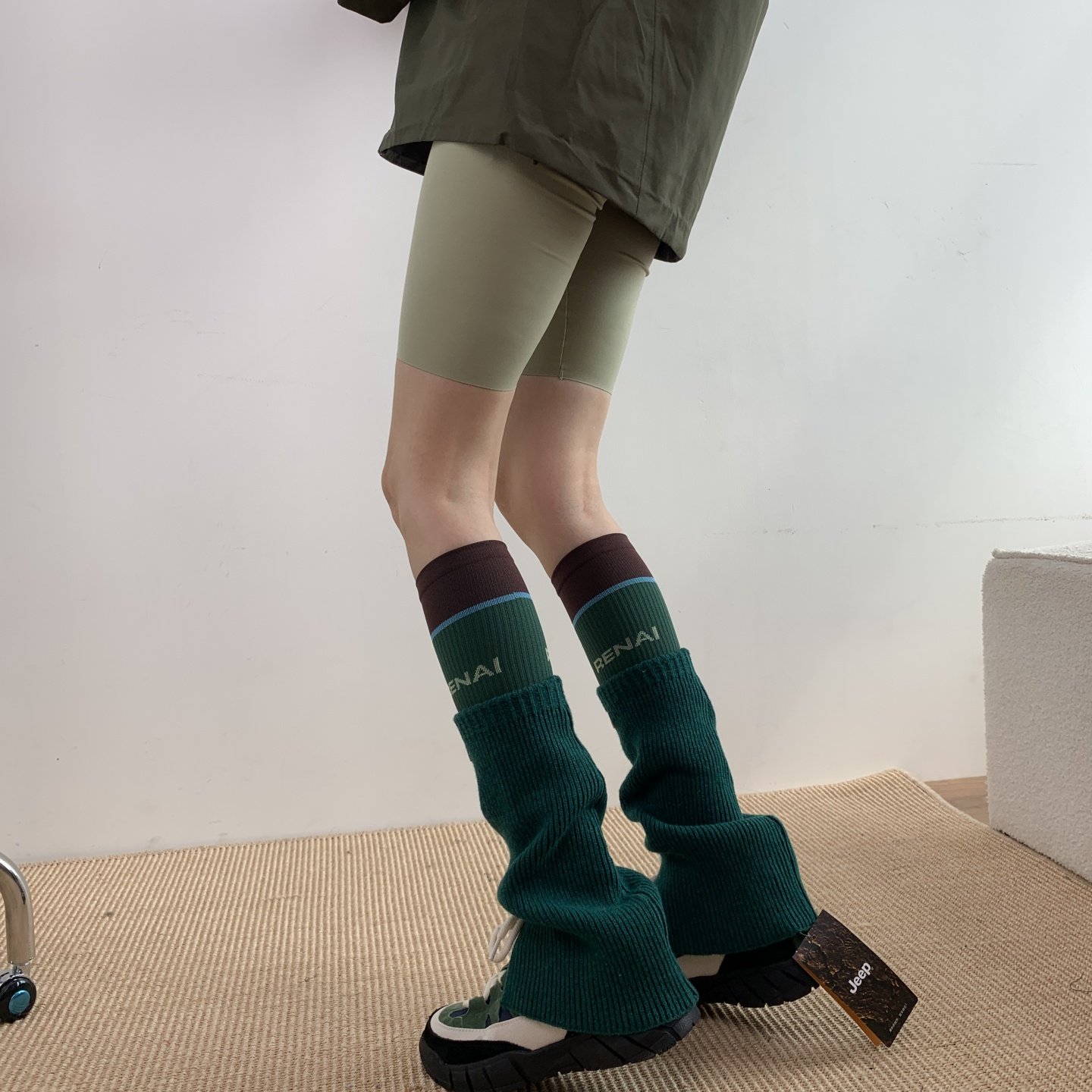 被羊毛温柔包裹 2025冬季绿色竖纹羊毛Yiss简约氛围感保暖袜套DF,淘宝优惠券,粉丝福利购,淘宝优惠卷