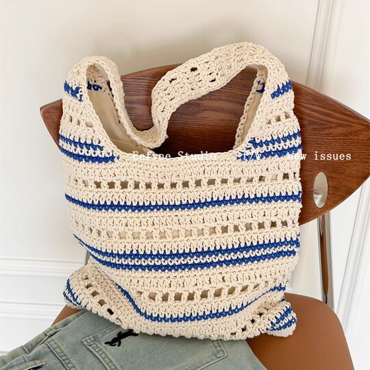 Small white flower retro bag tote bag