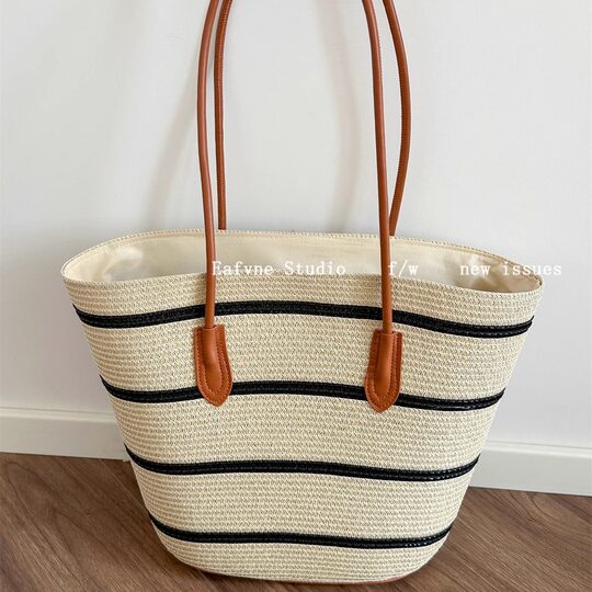 Large-capacity casual work and commuting bag for travel