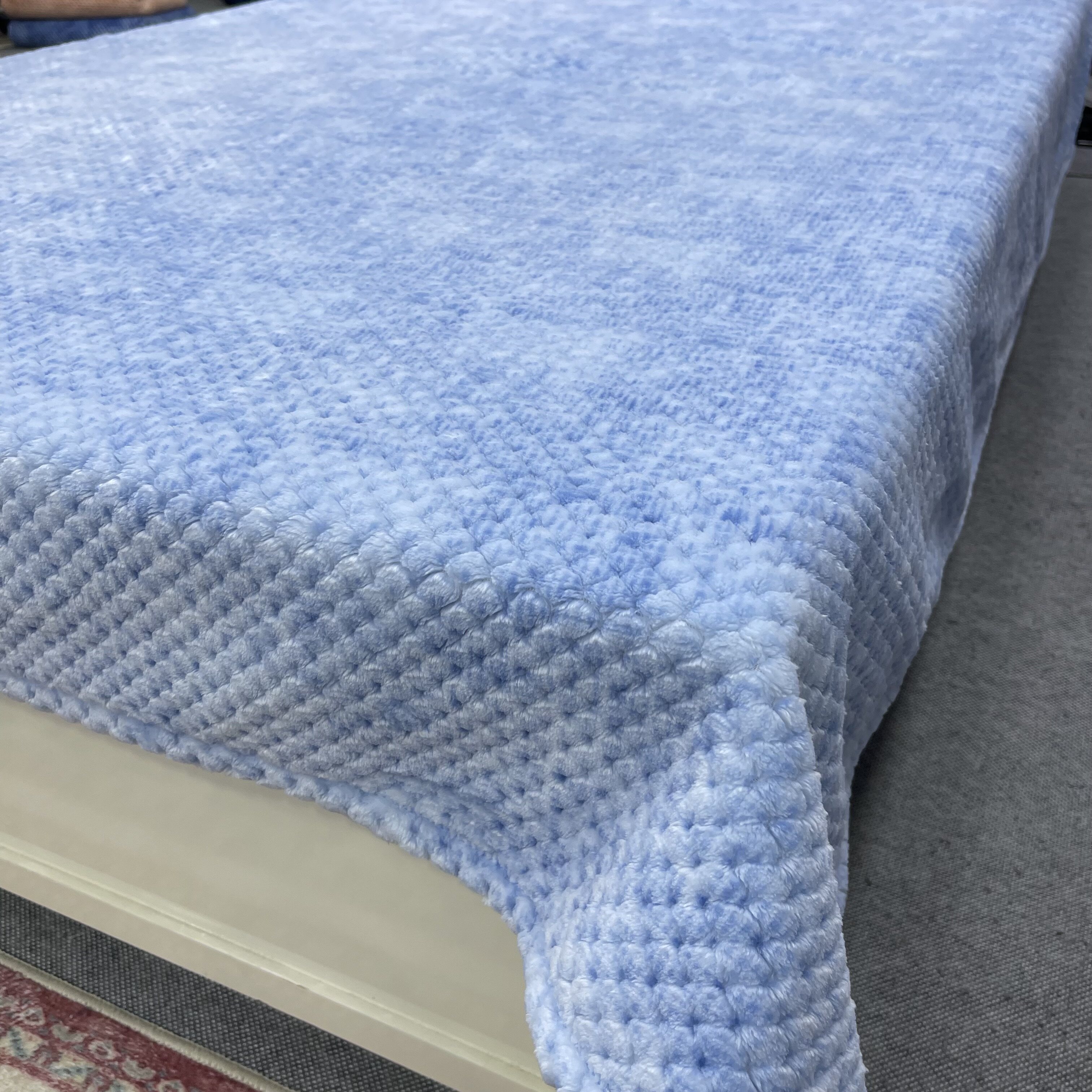 包邮外贸新品纯色法兰绒办公室车载旅行午睡沙发装饰空调小毛毯子