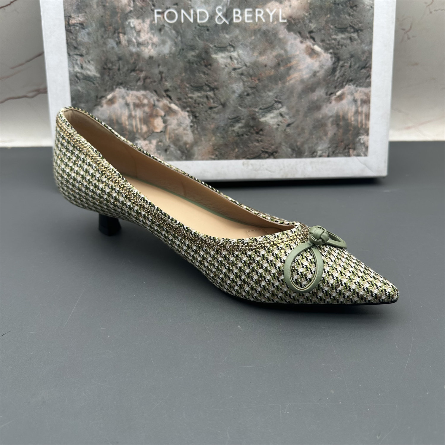 36码Fondberyl/菲伯丽尔撤柜断码女鞋中跟细跟尖头浅口水钻单鞋,淘宝优惠券,粉丝福利购,淘宝优惠卷