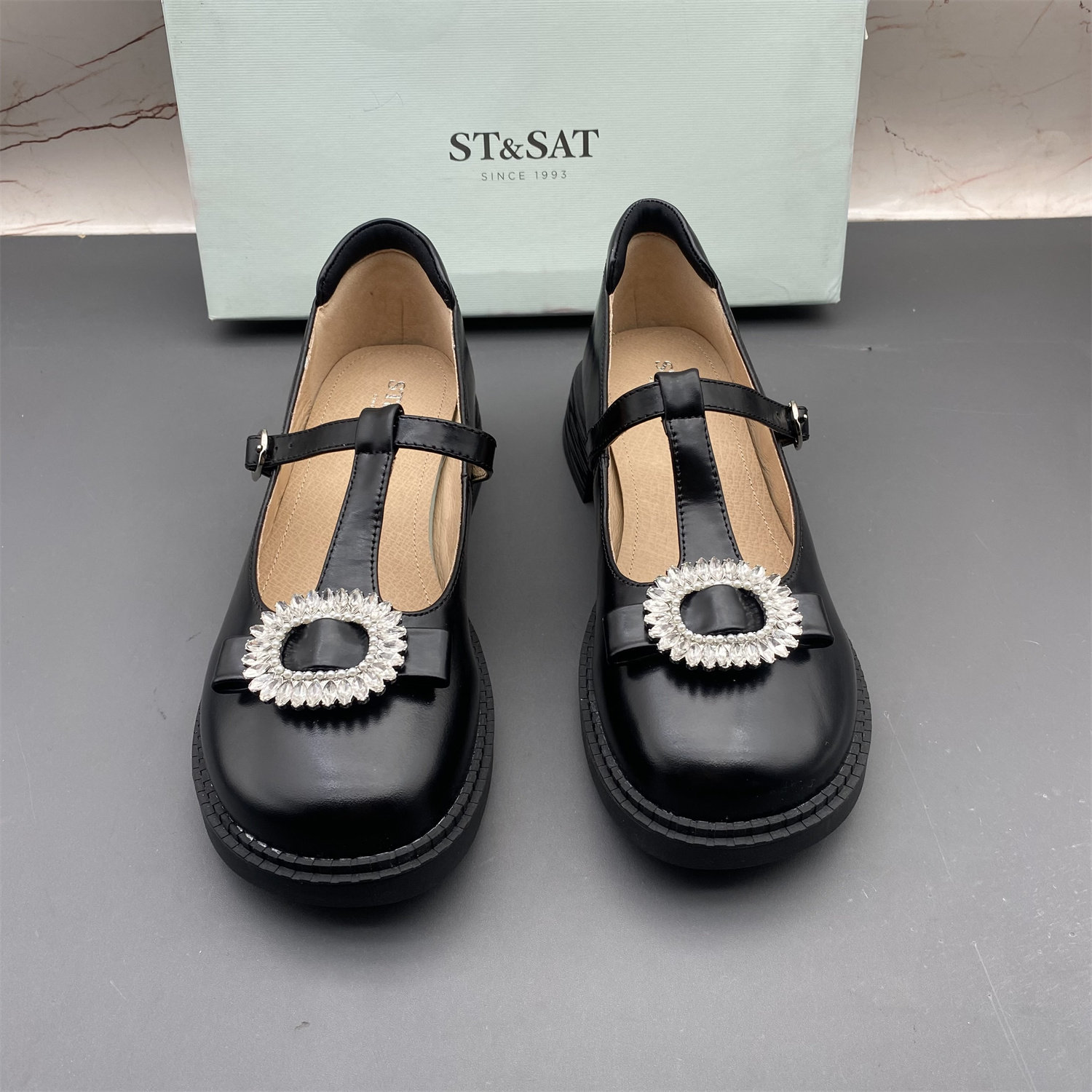 正品ST&SAT星期六撤柜断码牛皮女鞋扣带水钻圆头平跟玛丽珍单鞋,淘宝优惠券,粉丝福利购,淘宝优惠卷