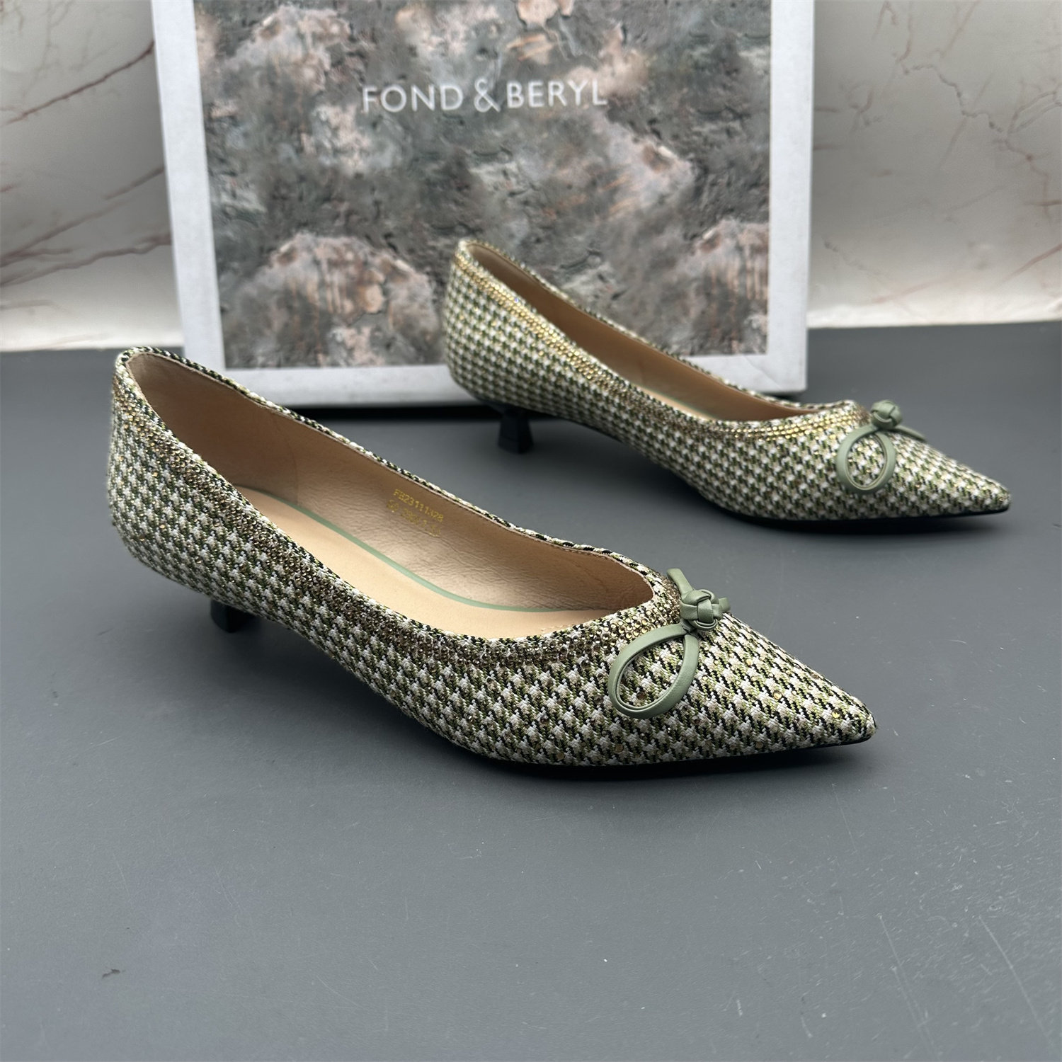 36码Fondberyl/菲伯丽尔撤柜断码女鞋中跟细跟尖头浅口水钻单鞋,淘宝优惠券,粉丝福利购,淘宝优惠卷