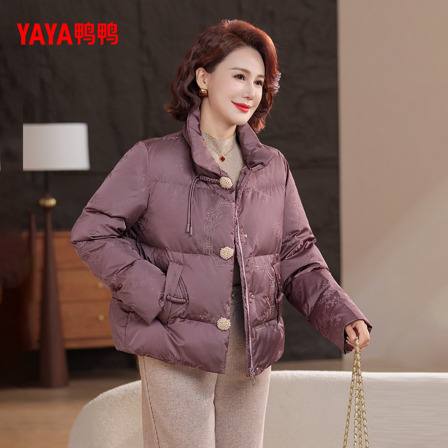鸭鸭羽绒服女2025年冬季新款中老年短款立领保暖气质妈妈装外套J