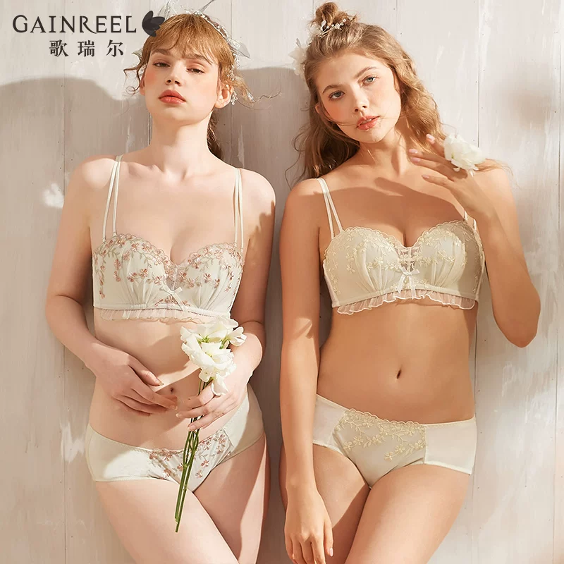 Three dimensional comfortable wireless bra, underwear, set, with embroidery