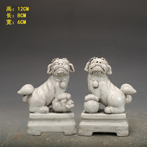 Mindenhua Kiln White Porcelain Lion Drama a pair of antique porcelain Antiquity ancient play Ming and Qing Old porcelain old stock collection