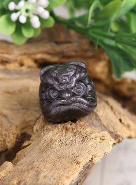 天然黑耀石醒狮项链雕刻