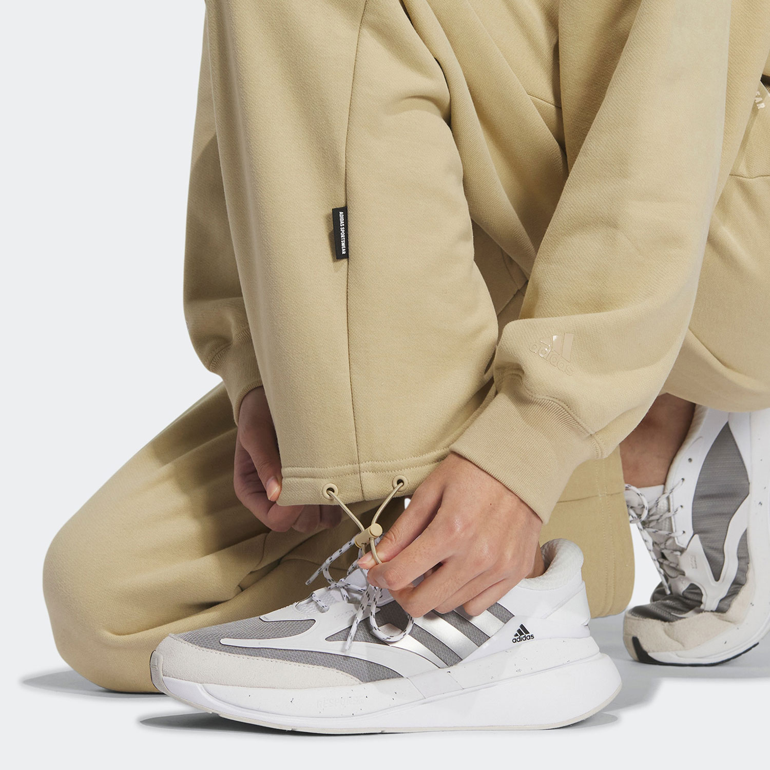 Adidas/阿迪达斯正品女子裤子休闲透气直筒收口运动长裤IK3512-图2