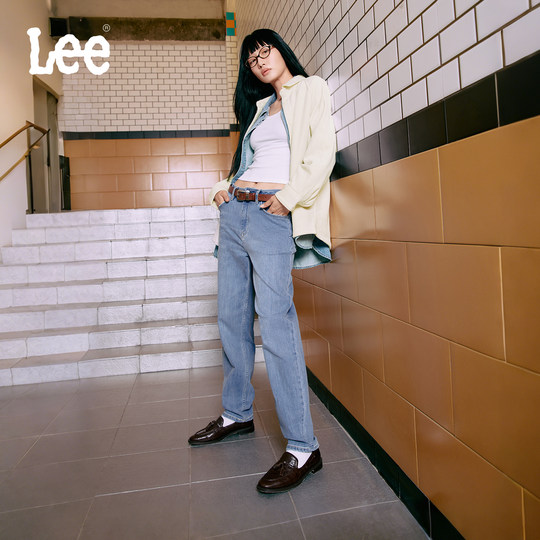 Lee411 bequemer, blau gewaschener Damenjeans-Trend mit hoher Taille und schmalen, geraden Beinen