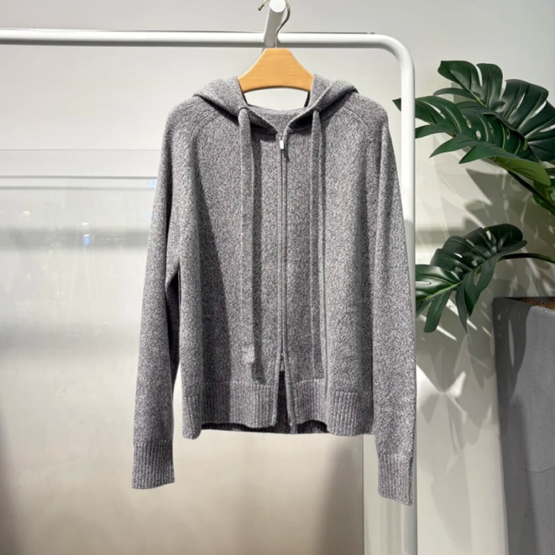 MM麦麦25冬款老钱风连帽针织开衫女灰色毛衣休闲长裤5FA15S101Q - 图0