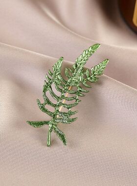 合金绿色植物花朵防走光胸针高级感轻奢胸花高档西装别针配饰饰品