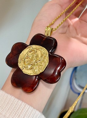 百搭轻奢吴昕同款豹纹咖啡色爱心花朵吊坠项链复古气质树脂毛衣链