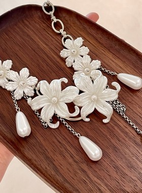 氛围感白色花朵水滴珍珠流苏choker项链女小众设计个性甜酷锁骨链