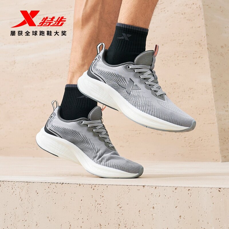  特步服饰时尚休闲鞋