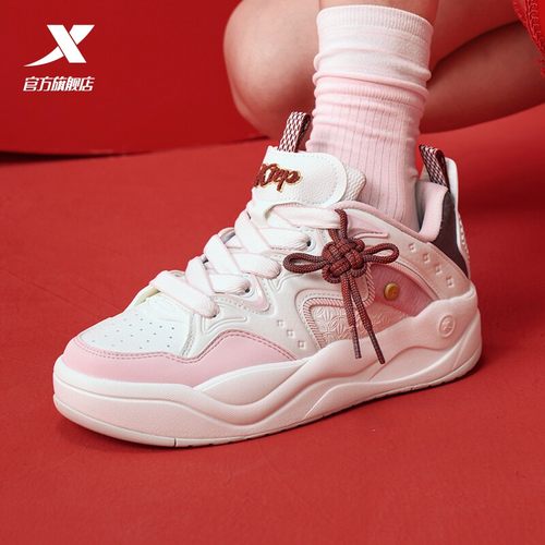 特步新春系列丨征程情侣板鞋女鞋冬季新款革面保暖休闲运动鞋男款 - 图1