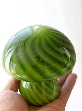 424绿色玻璃蘑菇桌面摆件治愈系