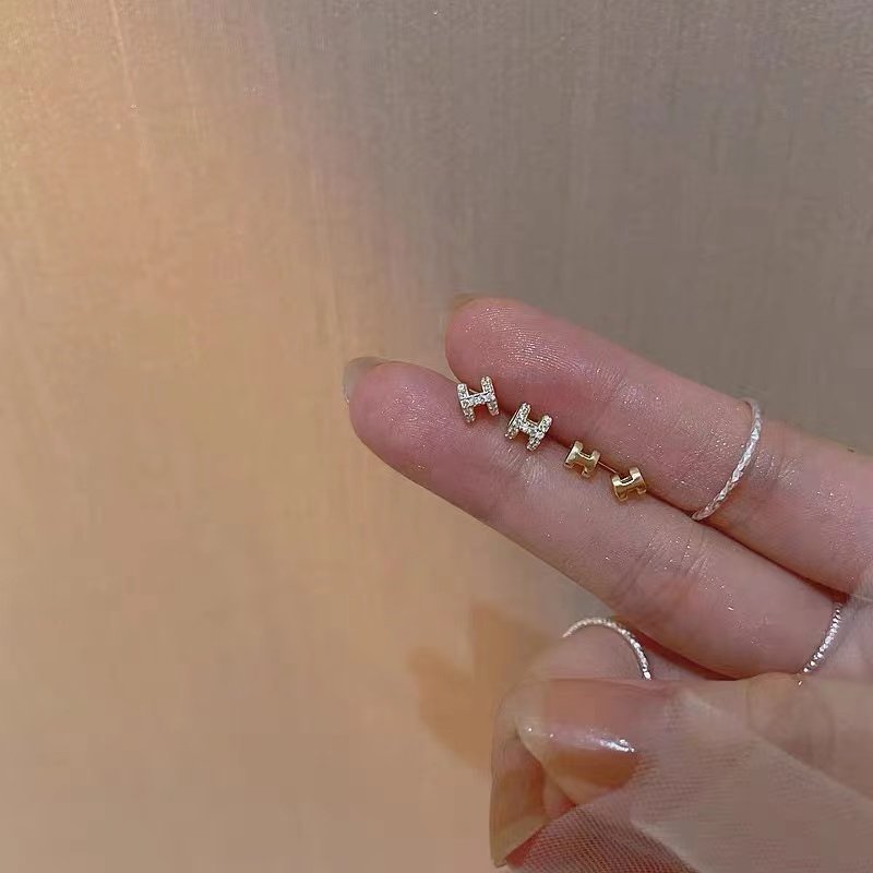 925纯银耳钉精致小巧h字母耳饰2023年新款潮气质小众设计感耳环女,淘宝优惠券,粉丝福利购,淘宝优惠卷