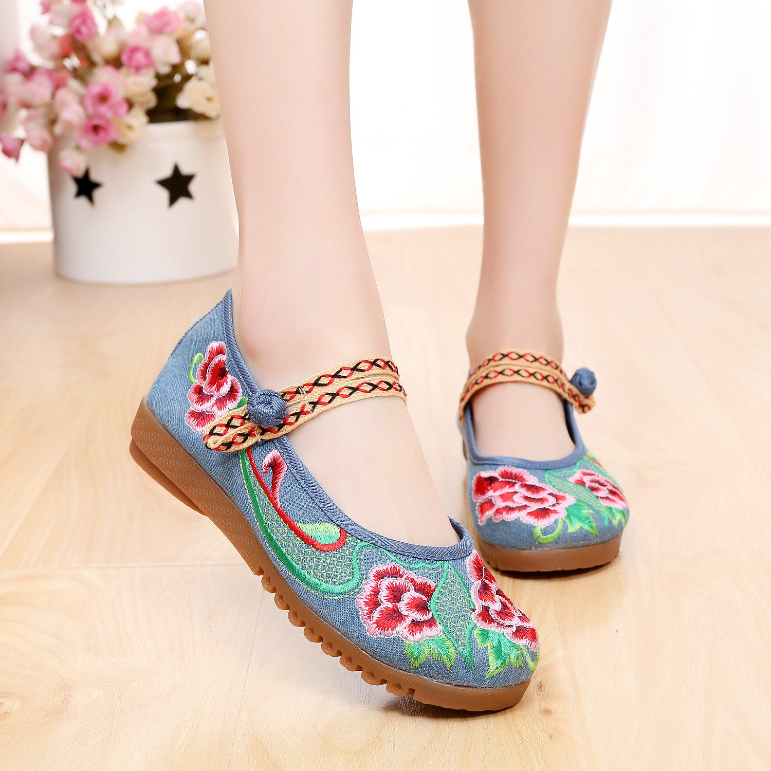 新款春夏时尚老北京布鞋女绣花鞋平底牛筋软底鞋百搭防滑透气防臭,淘宝优惠券,粉丝福利购,淘宝优惠卷