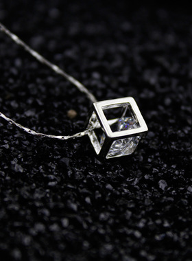 轻奢 钛钢 水晶魔方项链 女小众设计感不掉色吊坠百搭简约锁骨链