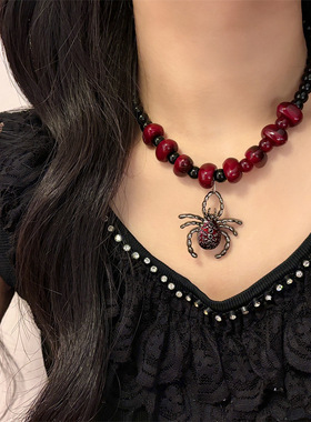 复古万圣节暗黑风黑红色串珠蜘蛛吊坠项链女小众潮流朋克毛衣链