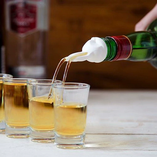 Пелег дизайн кроличьи винные бутылки и красный винный запечатан