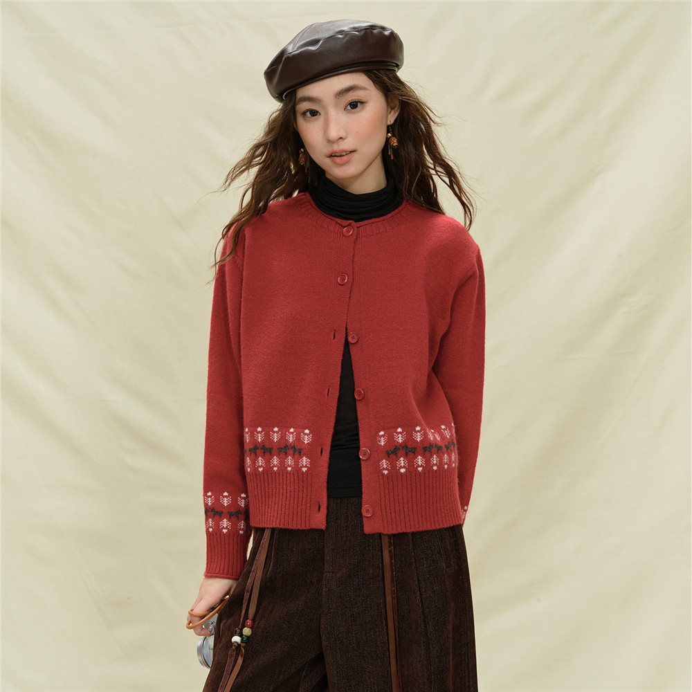 设计师款佐丹奴红色毛衣女撞色提花卷边宽松圆领针织开衫18355614,淘宝优惠券,粉丝福利购,淘宝优惠卷