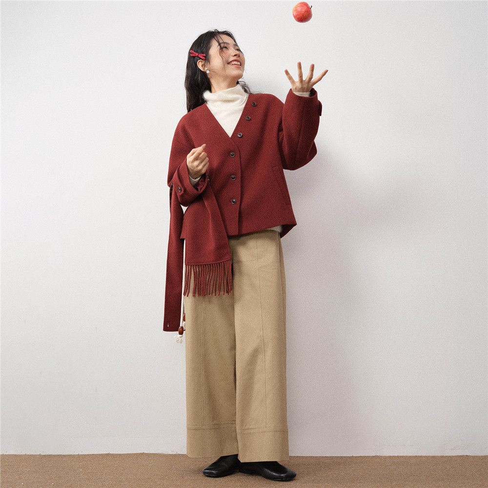 设计师款佐丹奴可卸围巾红色大衣女新款宽松V领毛呢外套18375917,淘宝优惠券,粉丝福利购,淘宝优惠卷