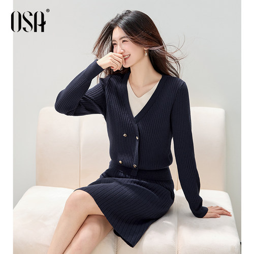 OSA欧莎撞色V领假两件针织套装女装冬季新款毛衫半裙两件套内搭裙 - 图1