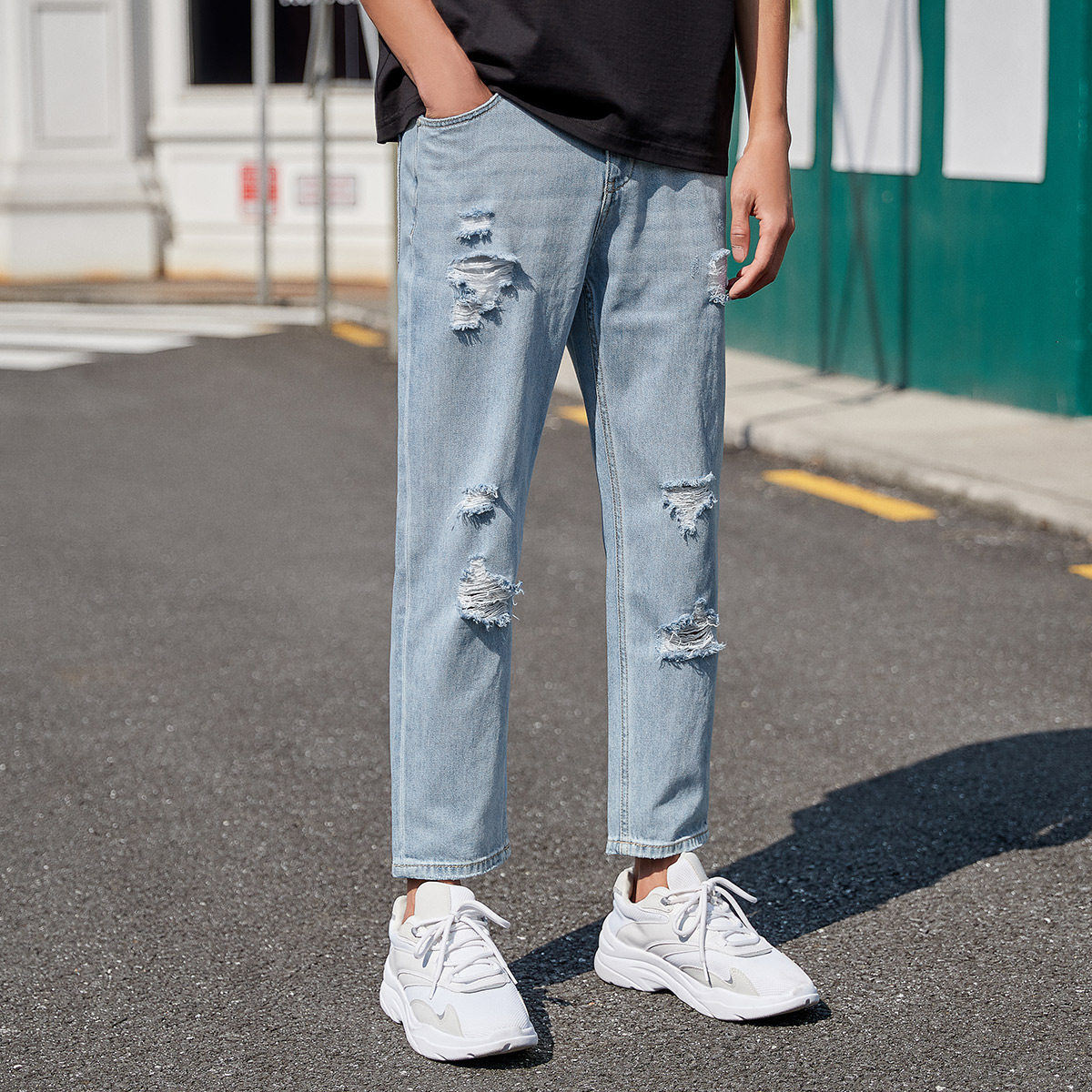  马克华菲牛仔裤