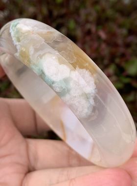 天然冰透绿色飘花玉髓玛瑙手镯