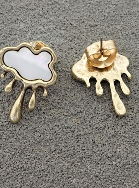 拉睦RLM SOHO白色珍贝母贝壳云朵雨滴创意别致文艺范耳钉针饰品