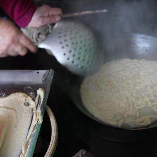 陕西延安特产陕北纯豌豆面粉抿节面兑沙蒿杂面价格加倍满5斤包邮 - 图1