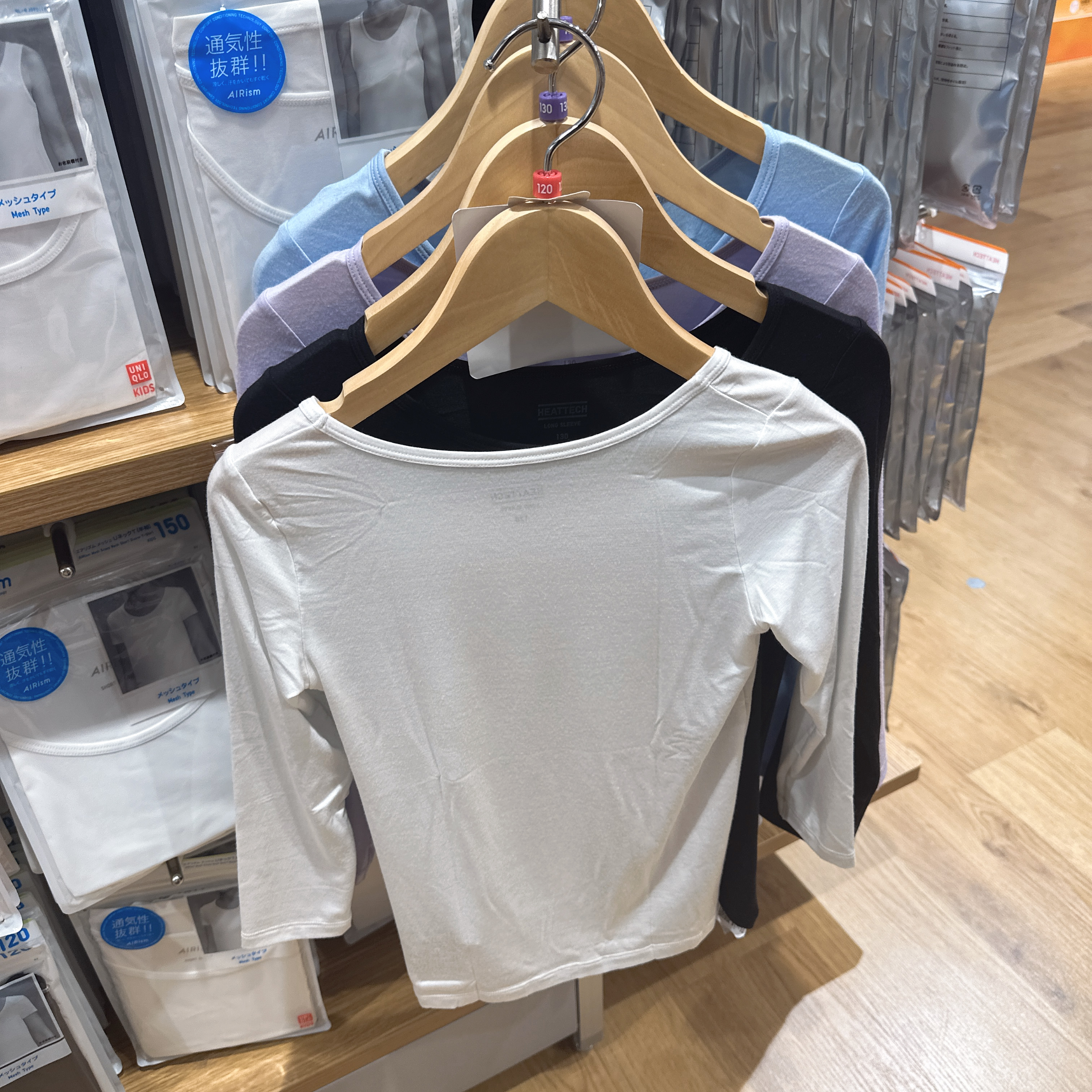 日本优衣库 儿童 冬季 一倍暖 发热保暖 打底衣长袖保暖衣481293 - 图2