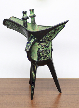 青铜器摆件仿古酒杯三脚古代爵杯秦王杯酒店酒柜博古架装饰品礼品