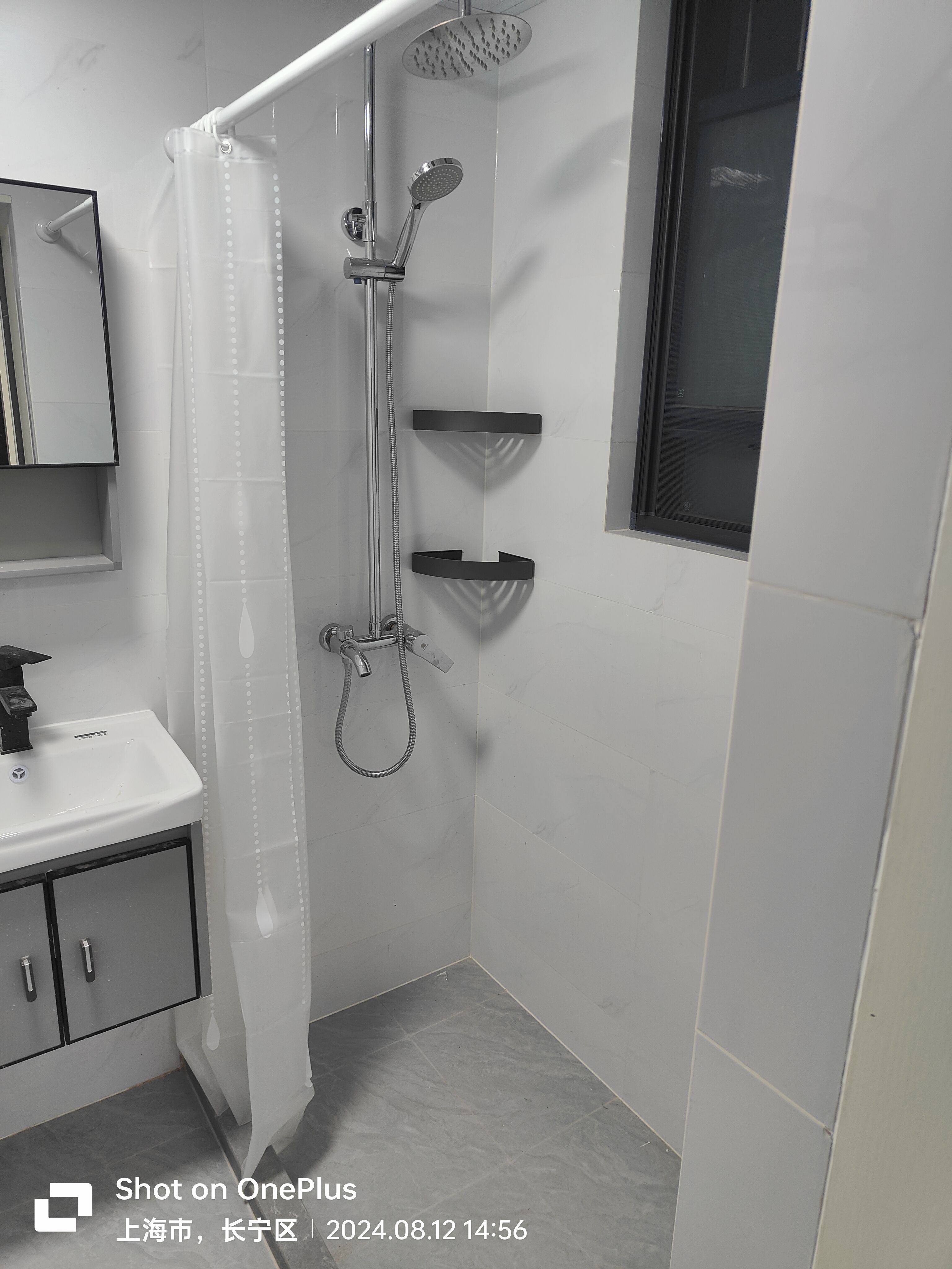 Shanghai decoration construction team renovates old houses and rents houses, renovates and cleans half-packaged houses. Master workers dismantle old houses and renovate them.