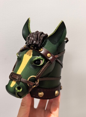 复古手工红色牛皮马头笔筒摆件