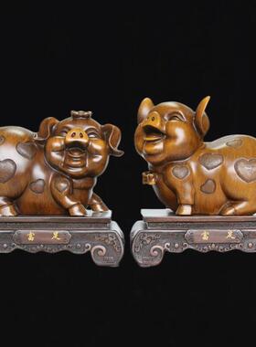 厂家生肖猪摆件一对家居客厅家用树脂工艺品酒柜桌面木装饰品