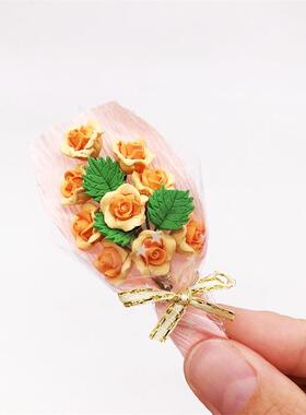 1：12迷你娃娃屋场景dollhouse花卉黄色玫瑰花束微缩手捧花礼花