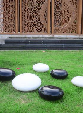 户外仿真围棋黑白棋子校园棋社公园石头装饰品摆件玻璃钢大型雕塑