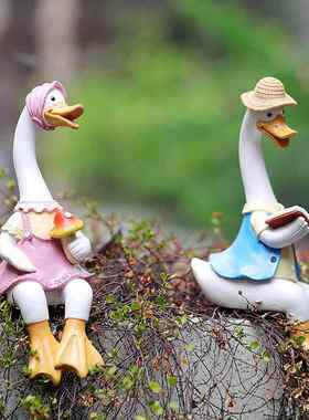 创意树脂工艺品看书情侣鸭摆件 庭院户外花园挂盆动物园艺装饰品