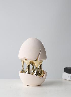 现代轻奢金属装饰品熔岩精灵蛋抽象开裂蛋壳树脂摆件售楼处展柜