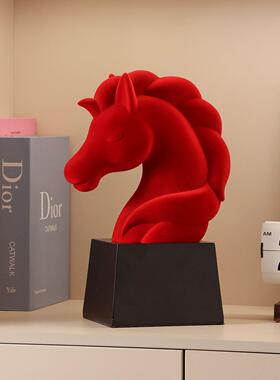 创意植绒红色马头摆件高级感办公室桌面装饰品小众艺术马年吉祥物