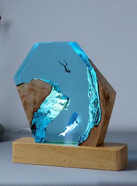 实木树脂灯海洋鲸鱼潜水员家居饰品办公室桌面摆件夜光小夜灯礼品