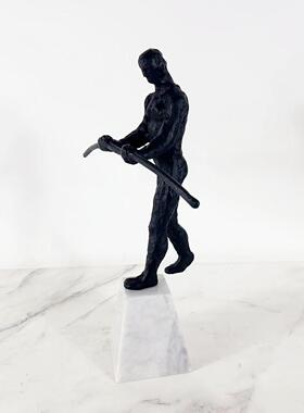 现代极简轻奢黑色合金平衡人物摆件抽象人像极简样板房软装饰品