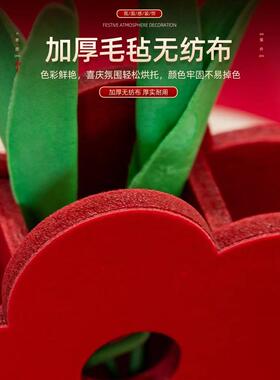 顺便说一下，买卖新房装饰，客厅电视柜祝福人物装饰品，移动新年