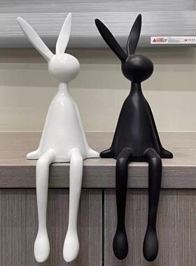 轻奢高档通红坐姿长耳兔子摆件客厅电视柜酒店前台桌面玄关装饰品