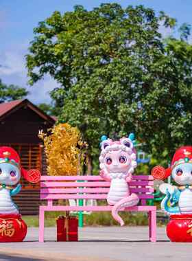 玻璃钢新年蛇雕塑户外商场店铺售楼部园林景观春节吉祥物装饰摆件