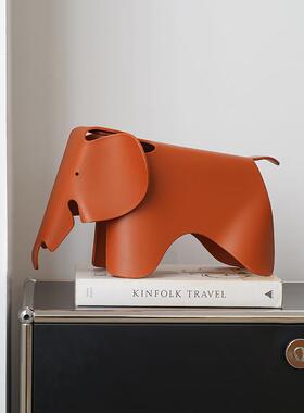 象网红小椅子模型拍照具简约桌面视电柜书架道创意小象模型装饰动