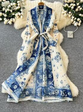 Dress, women's lapel, waist cinching, mid length pleated