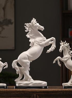 陶瓷马摆件德化白瓷骏马工艺礼品摆饰家居客厅办公室装饰品马到成